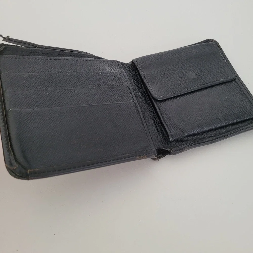 Louis Vuitton Epi Leather Bifold Wallet Noir Black Compact Coin Pocket MI0921